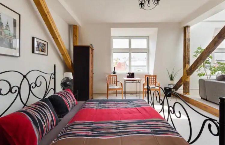 Lenka'S Cozy Red Studio + Lenka'S Cozy Gold Apartment Praga Exterior foto